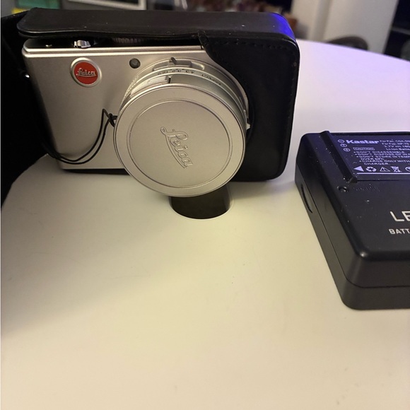 Leica D-Lux 3 Digital Camera - Picture 11 of 13